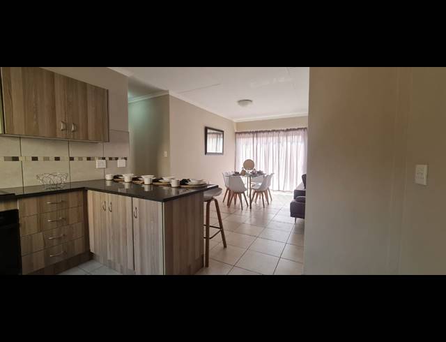 3 BEDROOM FULL FLOOR FOR SALE IN WATERKLOOF HILL ESTATE